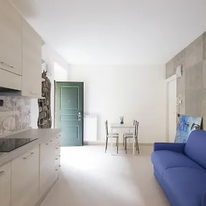 Blue Loft - The House Of Travelers , Como Italië