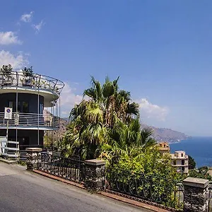 Palace טאורמינה