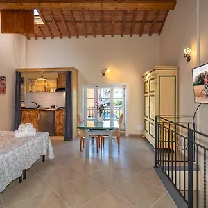 Apartment La Mandolata Dei Poeti